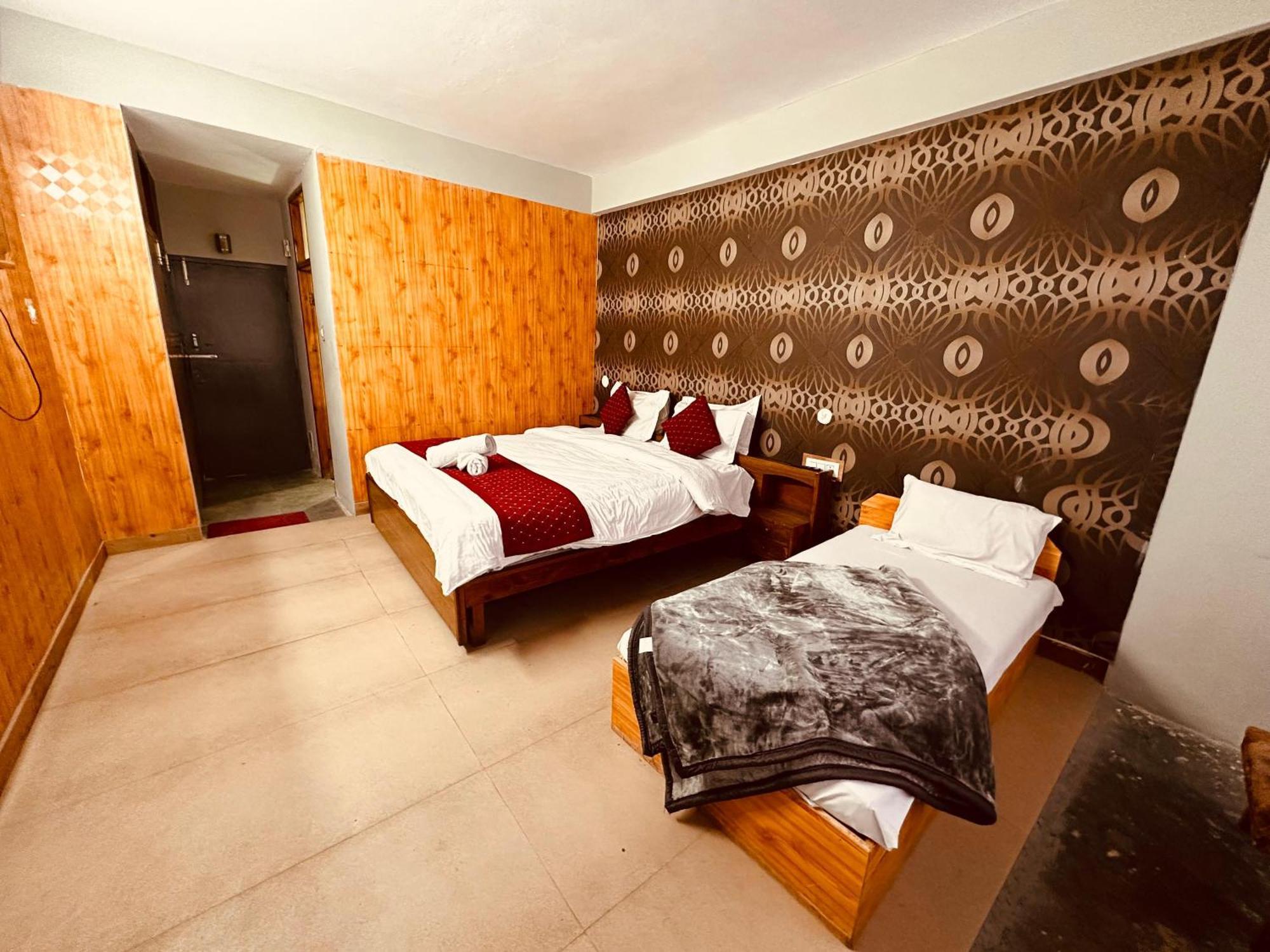 Hotel D Kanchan Manali Екстериор снимка