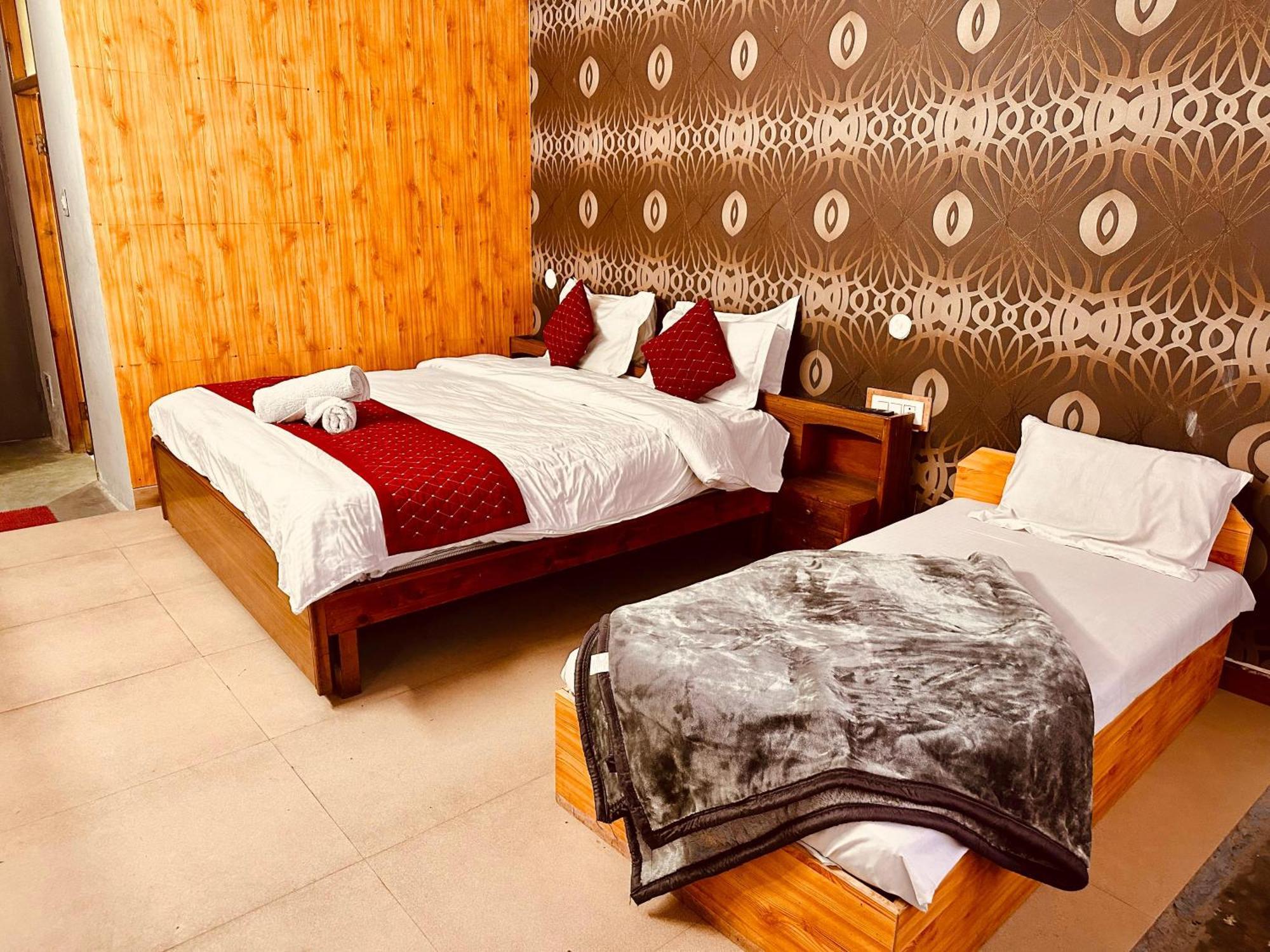 Hotel D Kanchan Manali Екстериор снимка