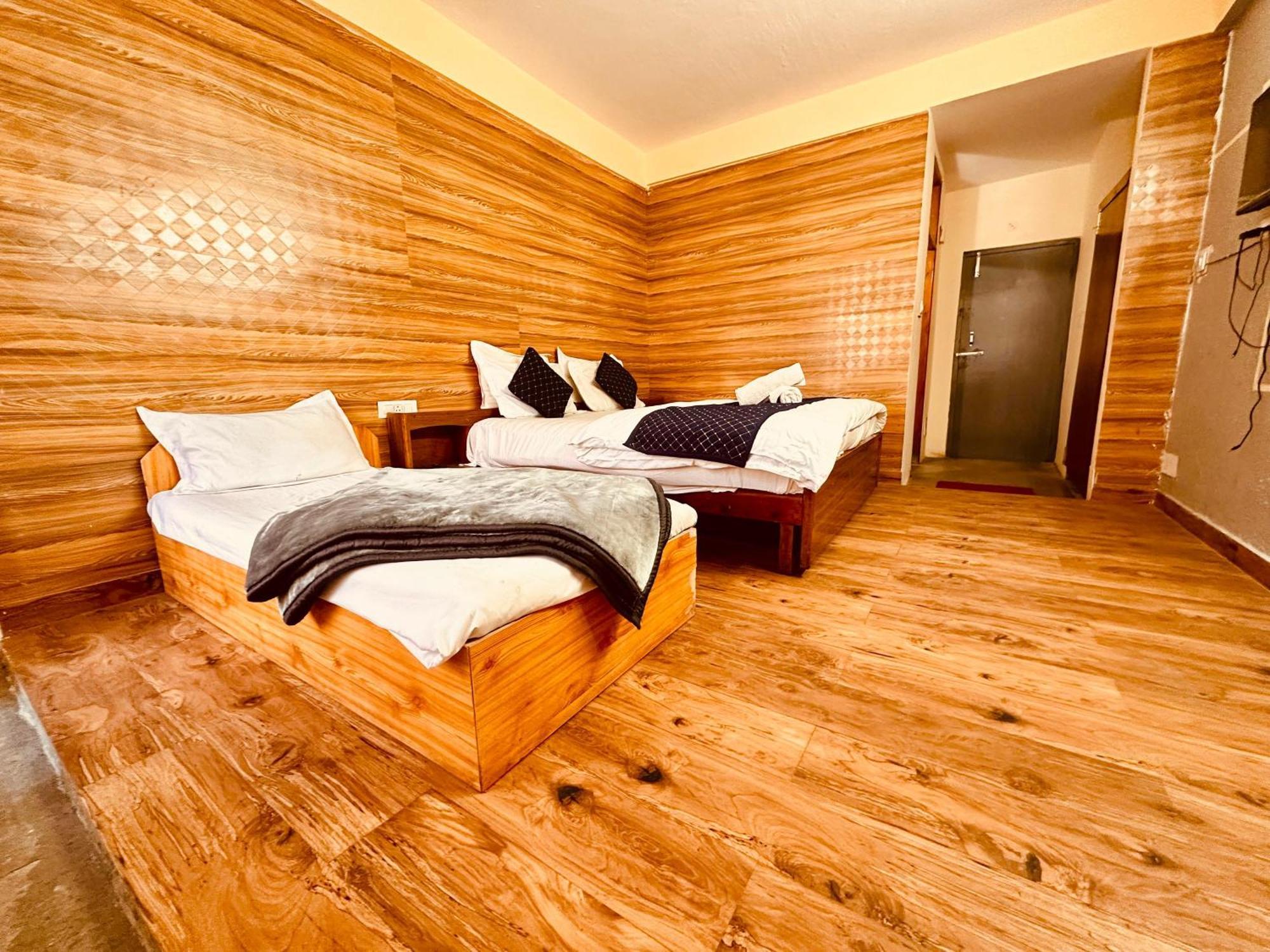 Hotel D Kanchan Manali Екстериор снимка
