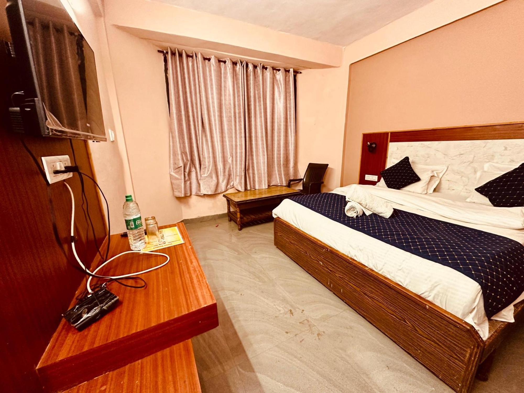 Hotel D Kanchan Manali Екстериор снимка