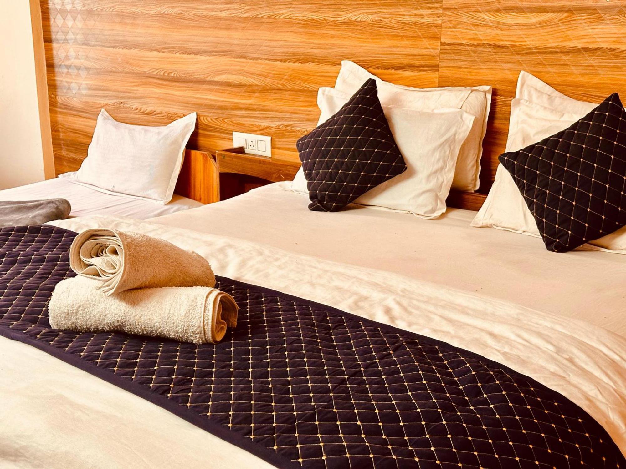 Hotel D Kanchan Manali Екстериор снимка