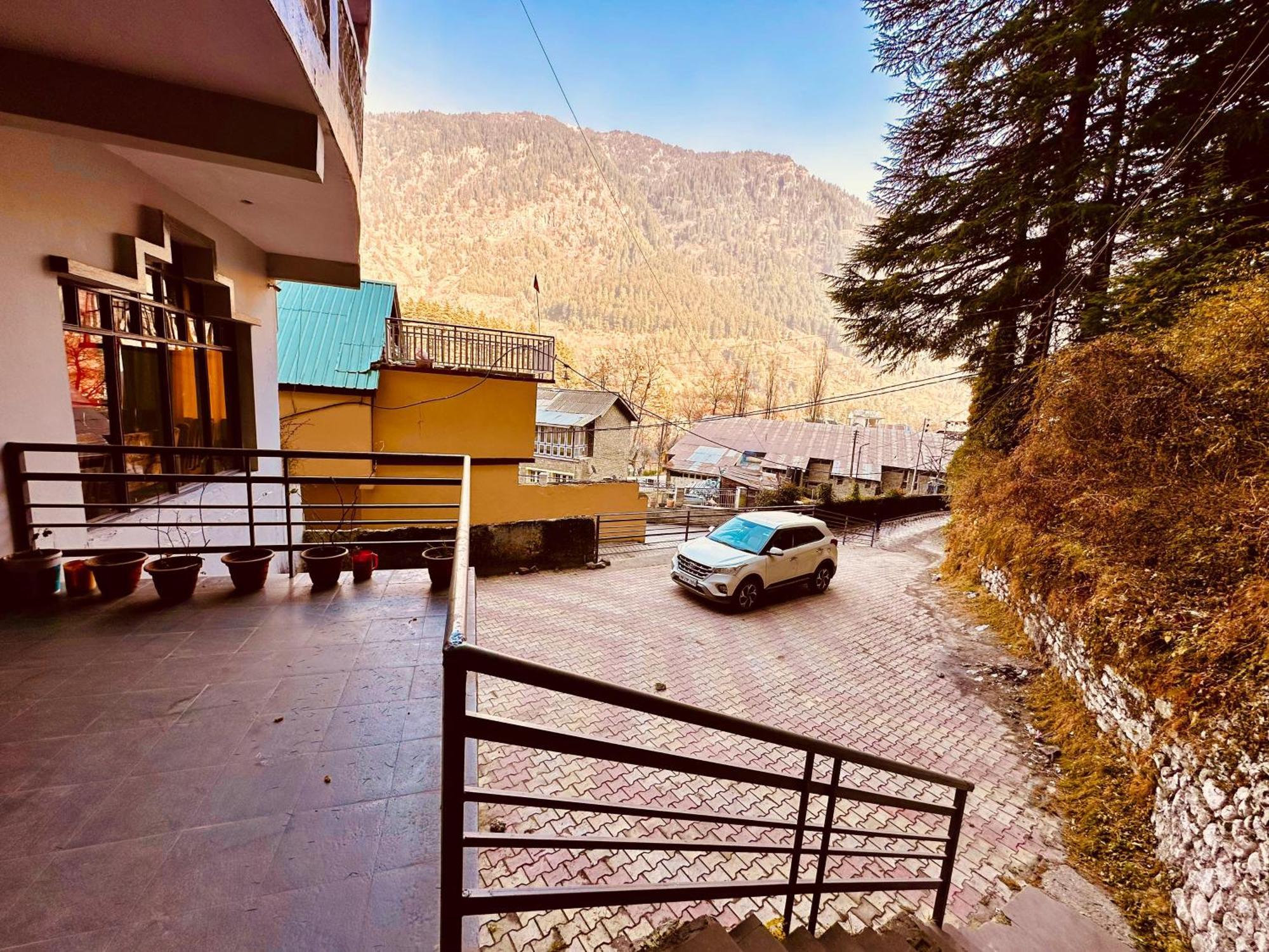 Hotel D Kanchan Manali Екстериор снимка