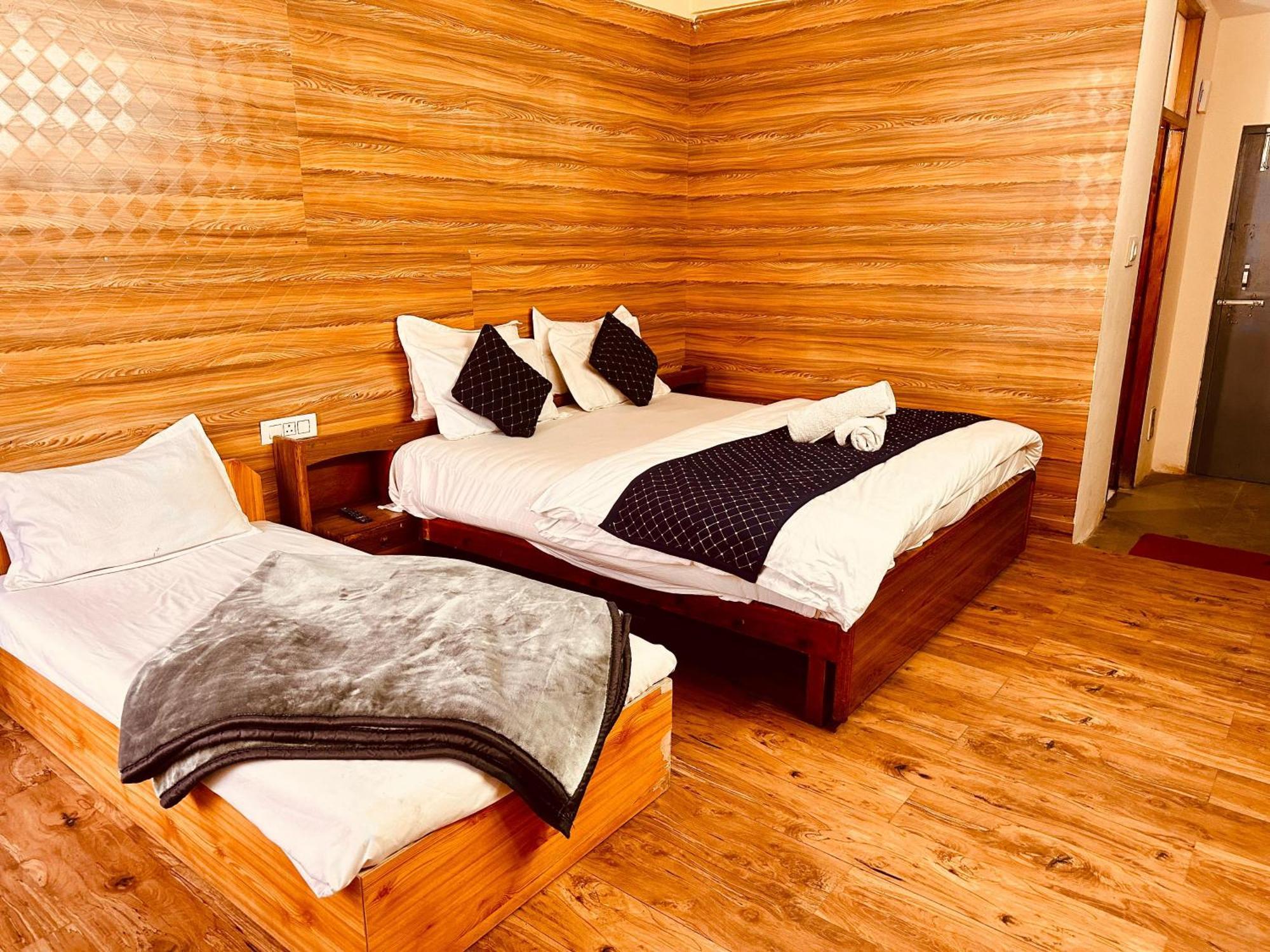 Hotel D Kanchan Manali Екстериор снимка