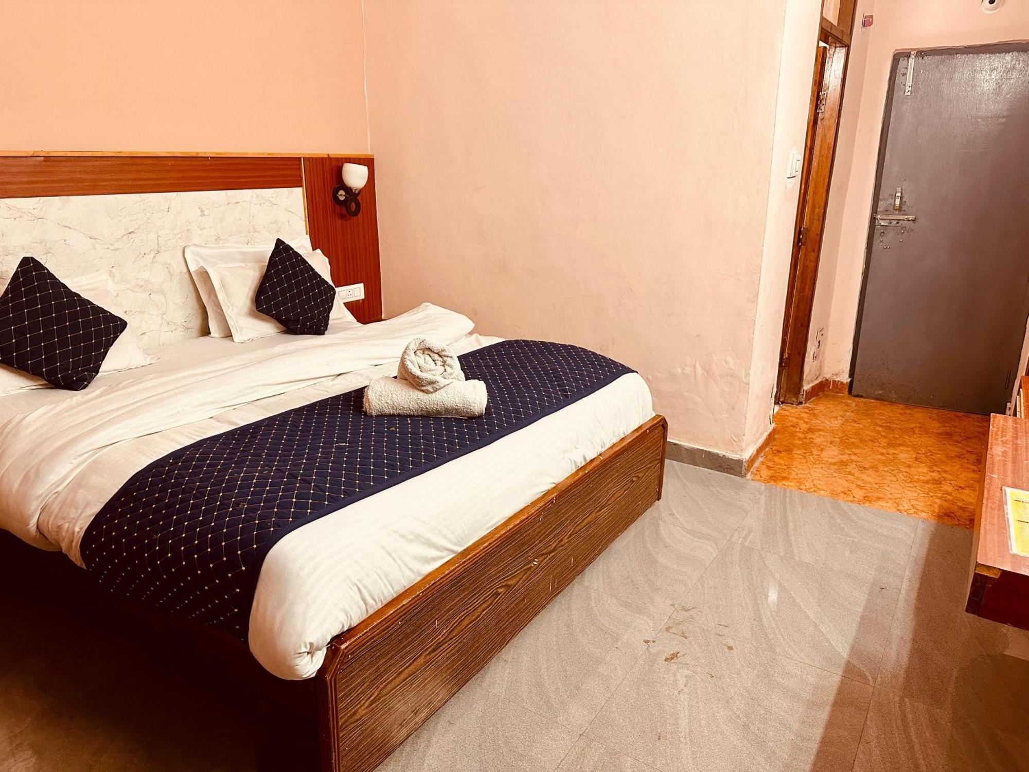 Hotel D Kanchan Manali Екстериор снимка
