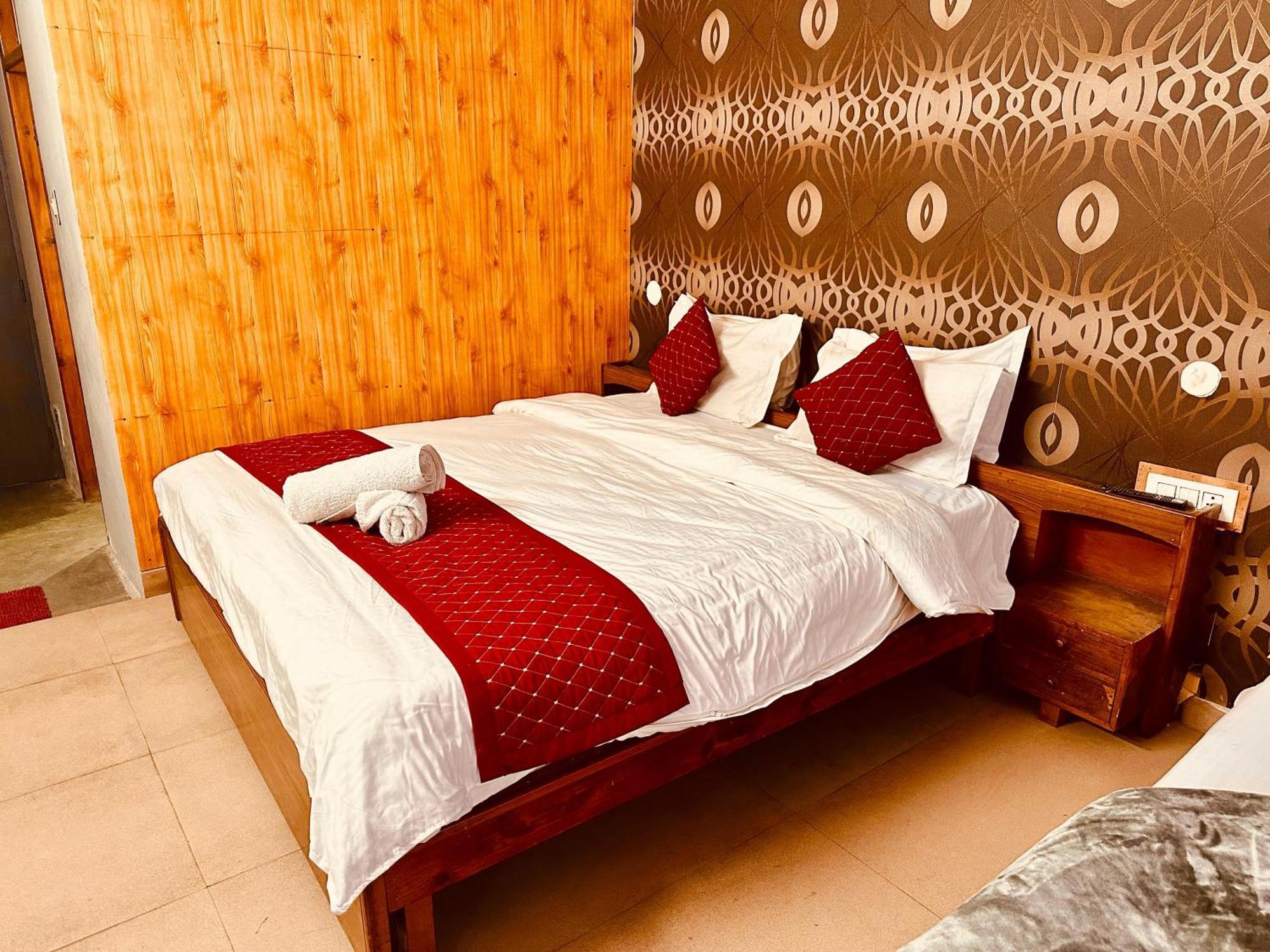 Hotel D Kanchan Manali Екстериор снимка